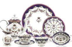 Queen Victoria 4 Cup Teapot