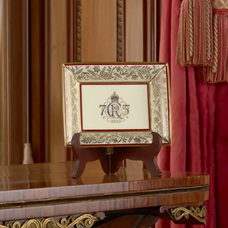 The King'S 75Th Birthday Limited Edition Red Tray